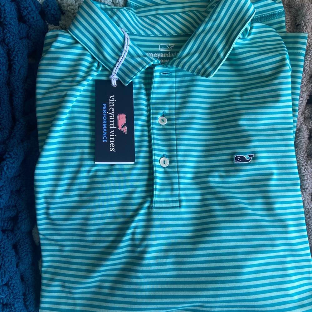 Vineyard vines men’s performance polo.